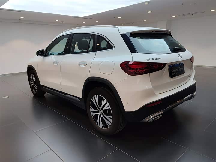 Фото 6 - Mercedes-Benz GLA-Class