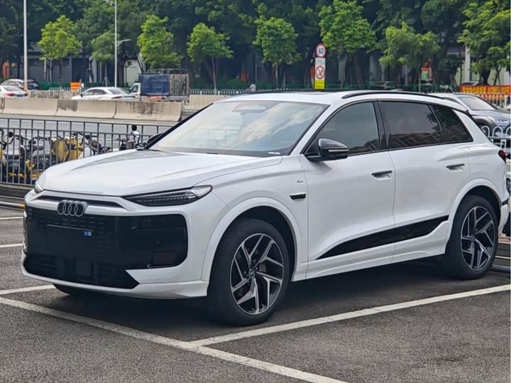 Фото 1 - Audi Q6L e-tron