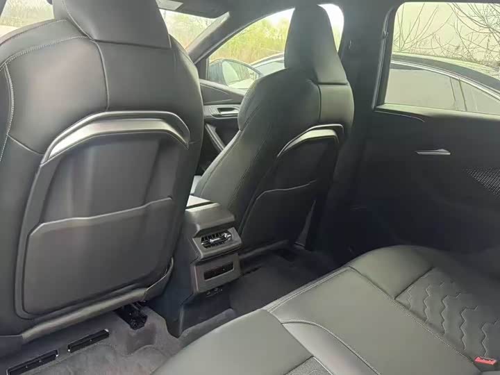 Фото 2 - Audi Q6L e-tron