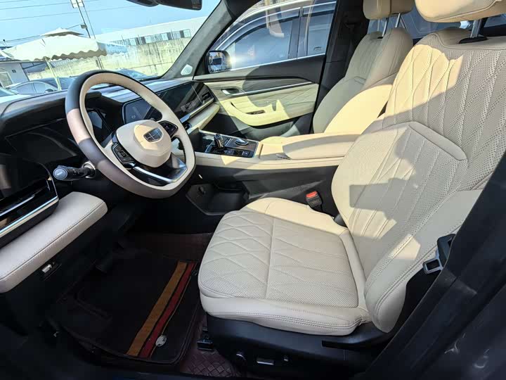 Фото 8 - Geely Monjaro