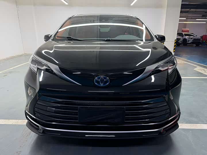 Фото 2 - Toyota Sienna