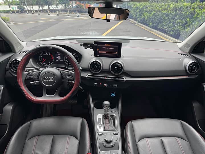 Фото 6 - Audi Q2L