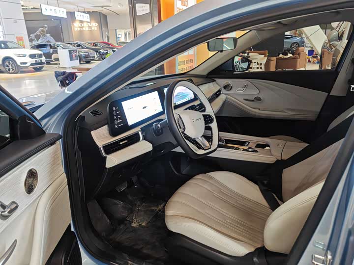 Photo 2 - Chery Fulwin A8