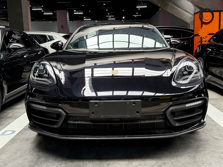 Photo 2 - Porsche Panamera