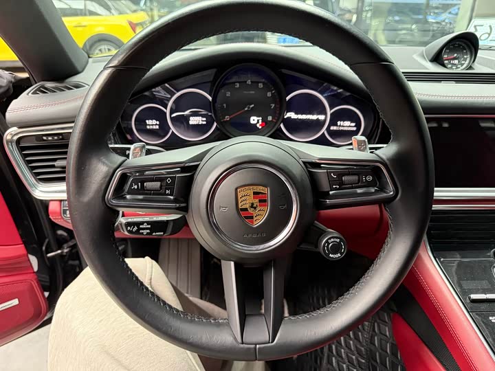 Photo 5 - Porsche Panamera