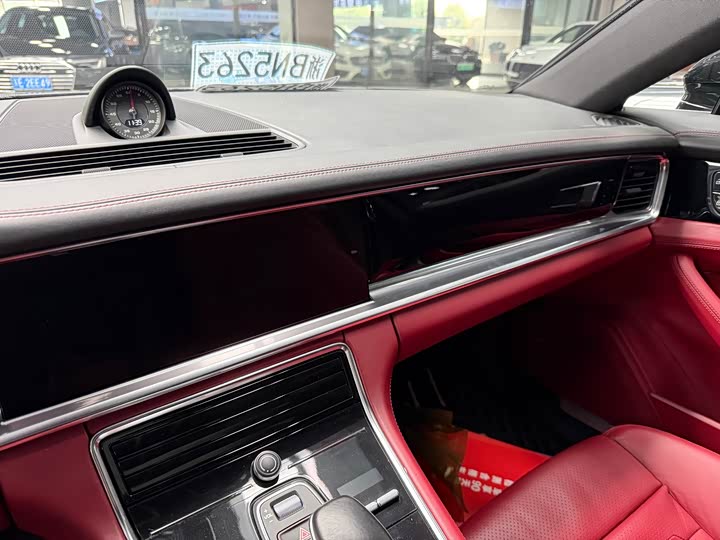 Photo 8 - Porsche Panamera