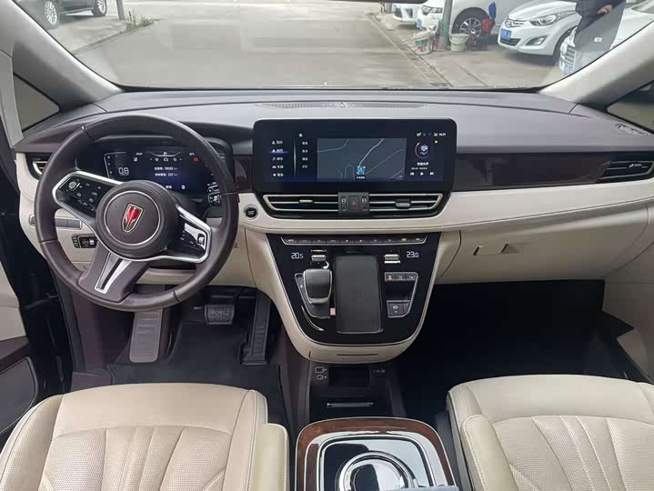 Photo 9 - Hongqi HQ9