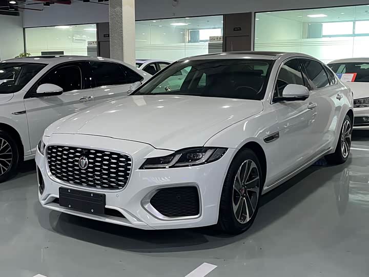 Фото 1 - Jaguar XF L