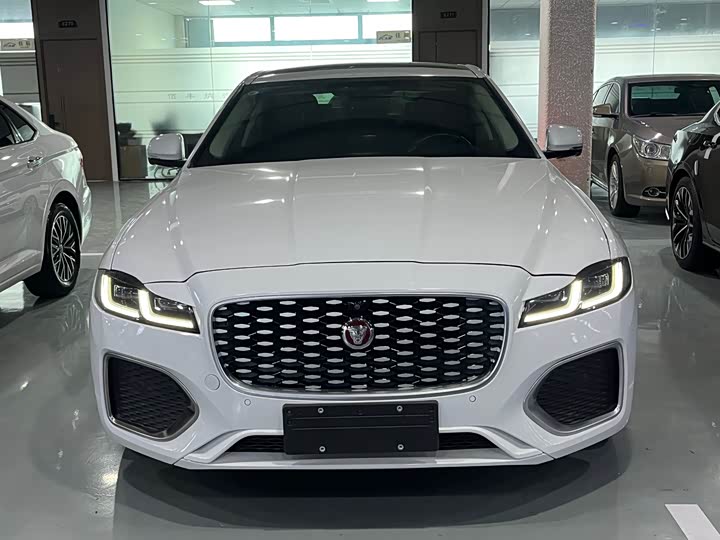 Фото 2 - Jaguar XF L