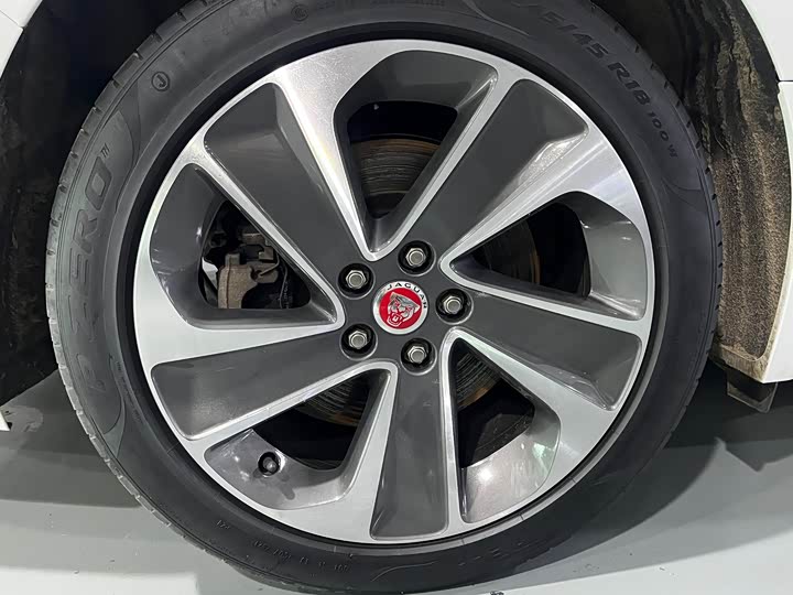 Фото 6 - Jaguar XF L