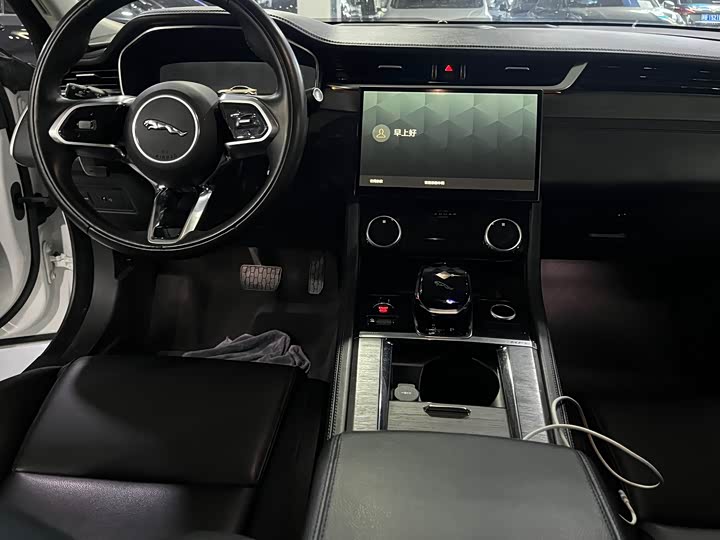 Фото 9 - Jaguar XF L