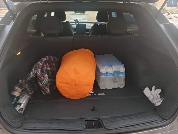 Фото 4 - Geely Atlas