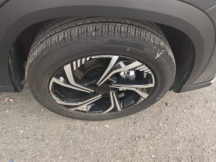 Фото 6 - Geely Atlas