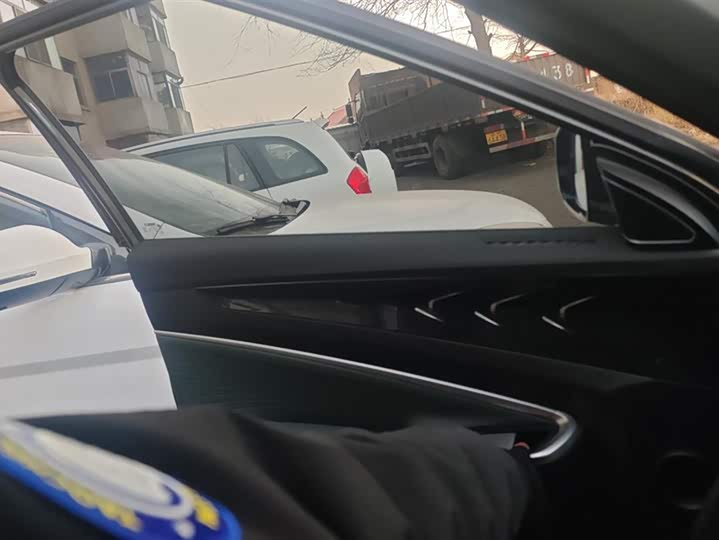 Фото 7 - Geely Atlas