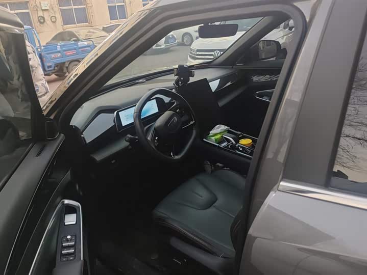 Фото 9 - Geely Atlas