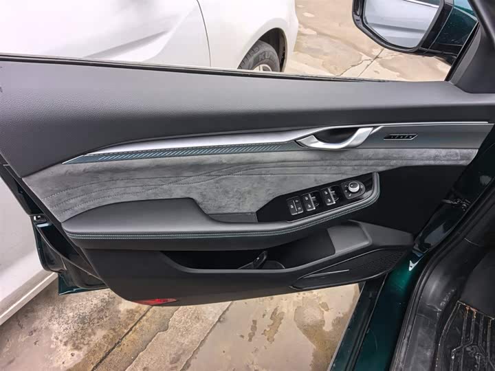 Фото 9 - Geely Preface