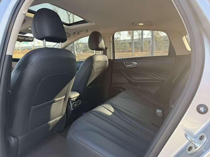 Фото 5 - Roewe D7