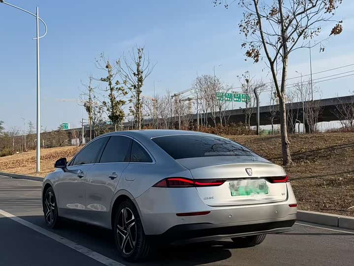 Фото 9 - Roewe D7