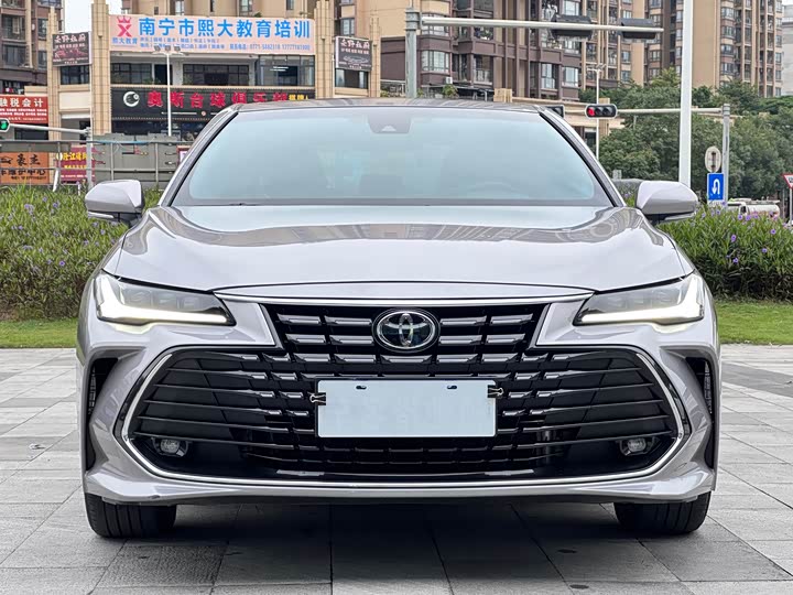 Photo 2 - Toyota Avalon