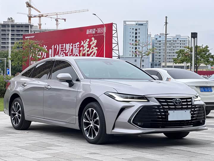 Photo 3 - Toyota Avalon