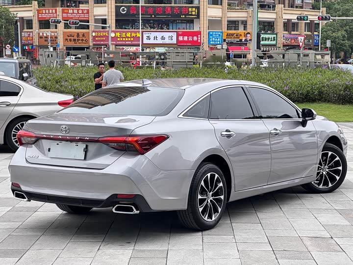 Photo 4 - Toyota Avalon