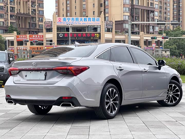 Photo 5 - Toyota Avalon