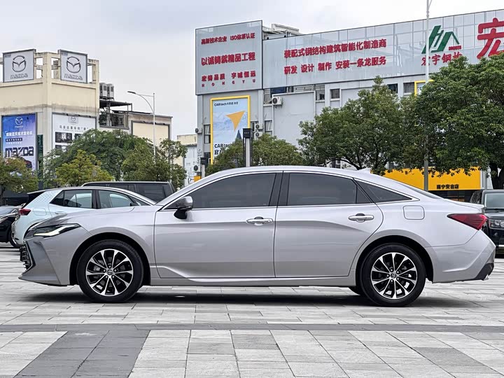 Photo 6 - Toyota Avalon