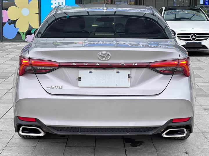 Photo 8 - Toyota Avalon