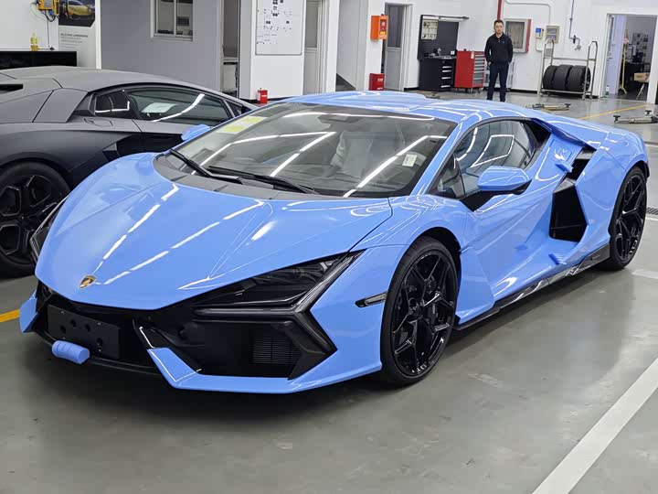 Фото 1 - Lamborghini Revuelto
