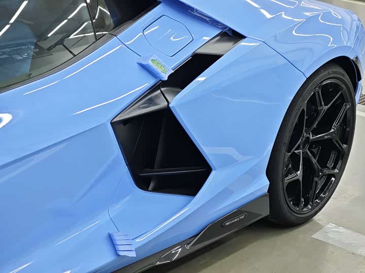 Фото 10 - Lamborghini Revuelto