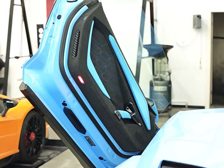 Фото 11 - Lamborghini Revuelto