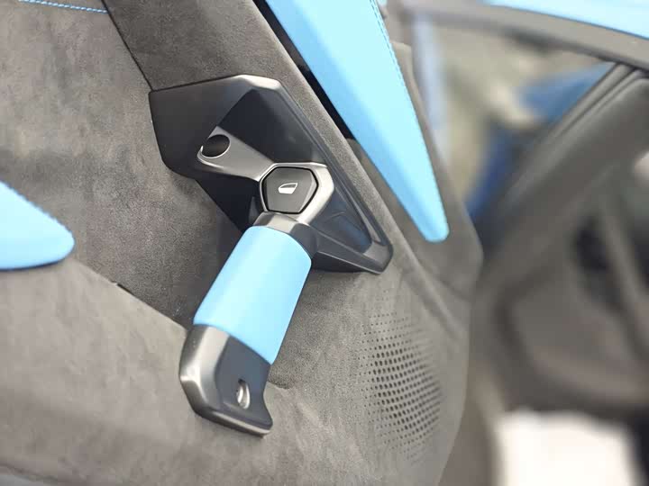 Фото 12 - Lamborghini Revuelto