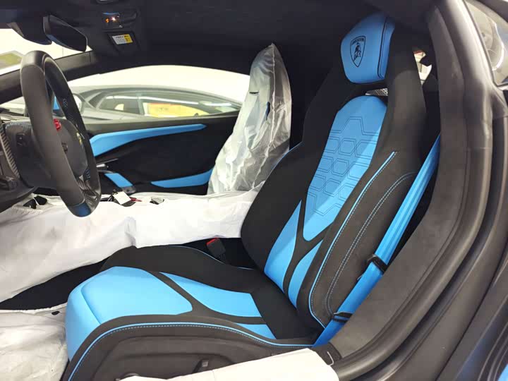 Фото 15 - Lamborghini Revuelto