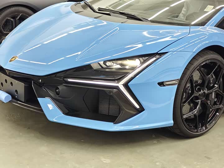 Фото 18 - Lamborghini Revuelto