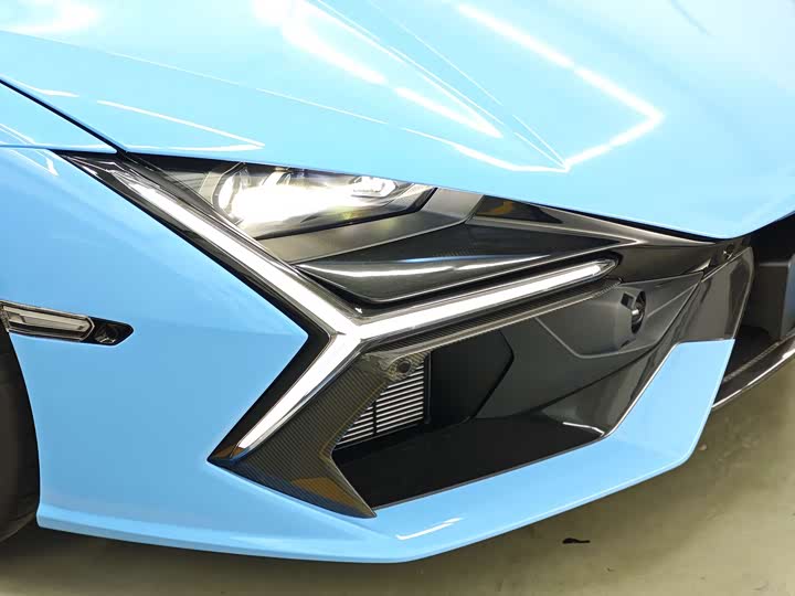 Фото 19 - Lamborghini Revuelto