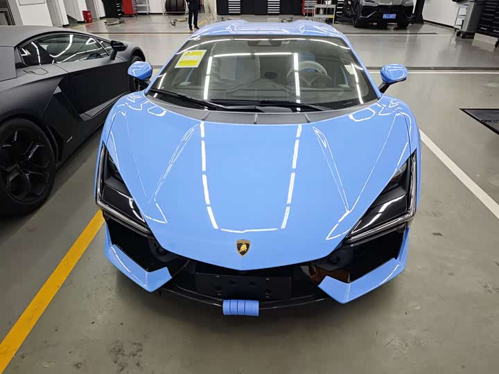 Фото 2 - Lamborghini Revuelto
