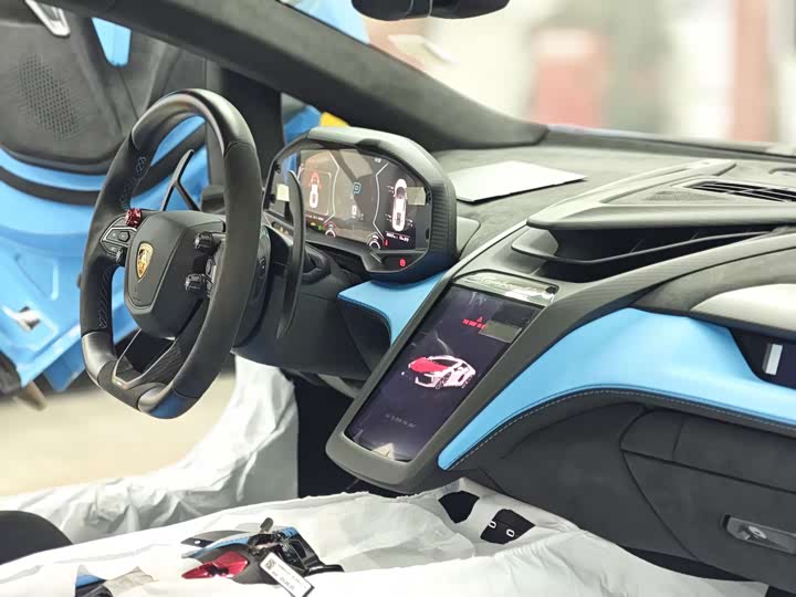 Фото 20 - Lamborghini Revuelto