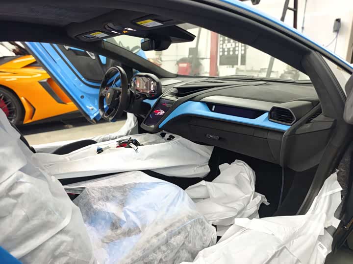 Фото 21 - Lamborghini Revuelto