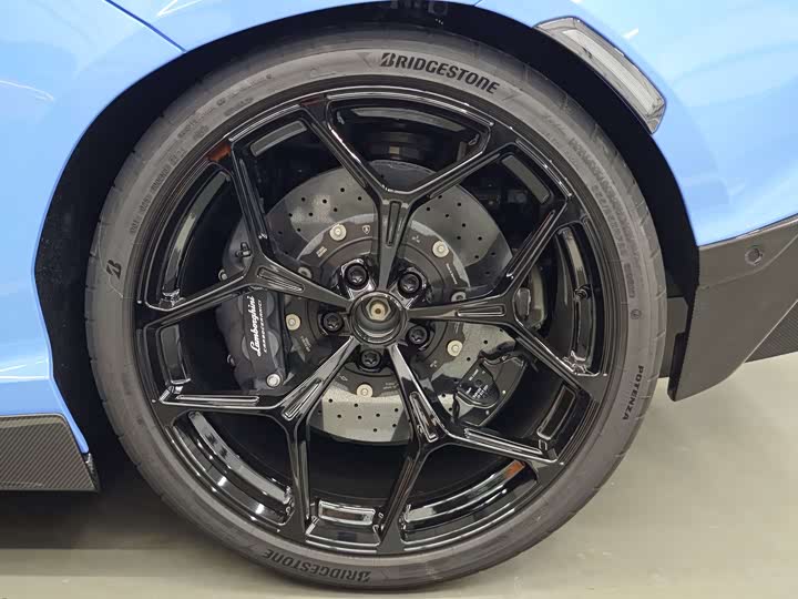 Фото 7 - Lamborghini Revuelto