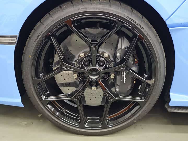 Фото 8 - Lamborghini Revuelto