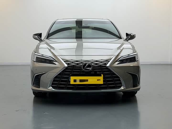 Фото 2 - Lexus ES