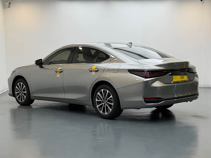 Фото 4 - Lexus ES