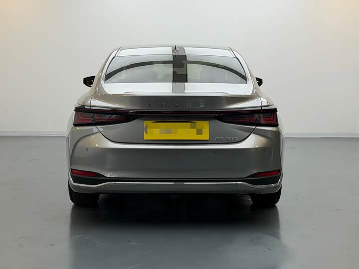 Фото 5 - Lexus ES