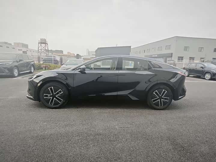 Фото 2 - Toyota bZ5