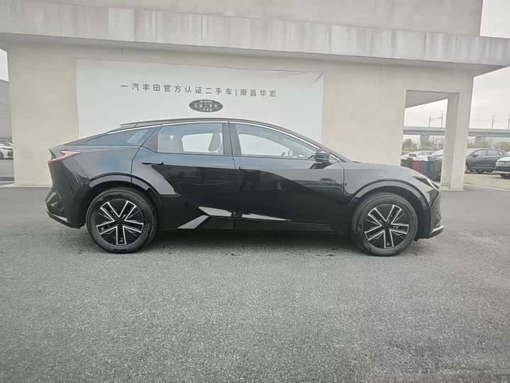 Фото 3 - Toyota bZ5