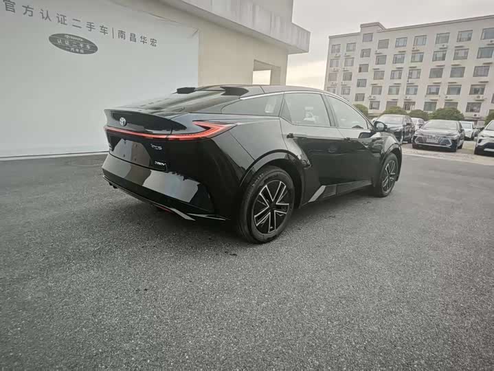 Фото 4 - Toyota bZ5