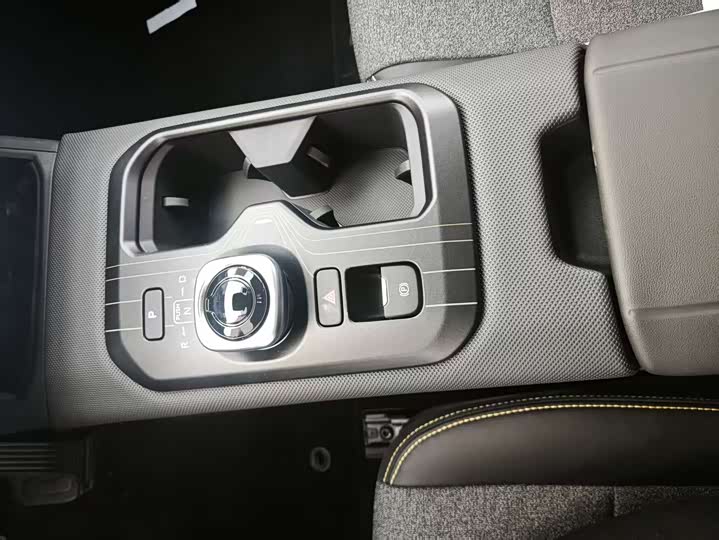 Фото 6 - Toyota bZ5