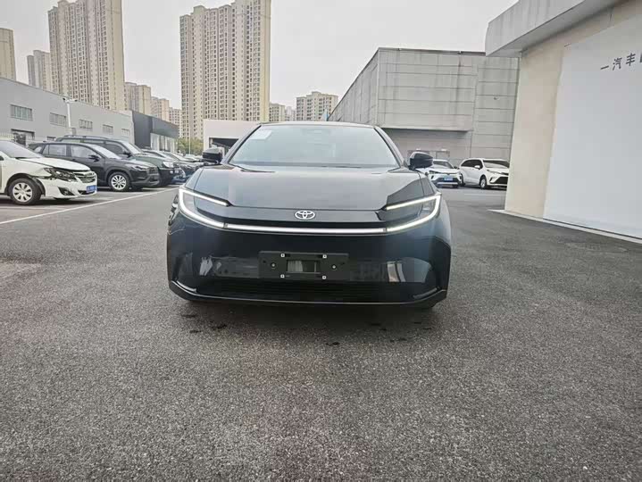 Фото 9 - Toyota bZ5