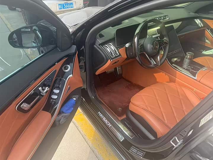 Фото 3 - Mercedes-Benz Maybach S-Class