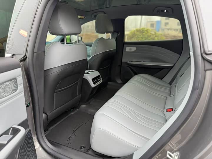 Фото 7 - Geely Galaxy E8